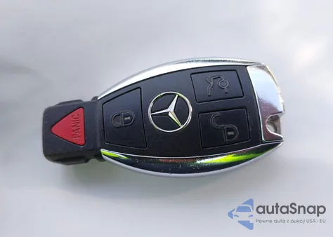 2012 Mercedes-Benz C 250 Sport z USA, uszkodzony, nr VIN WDDGF4HB7CR210806